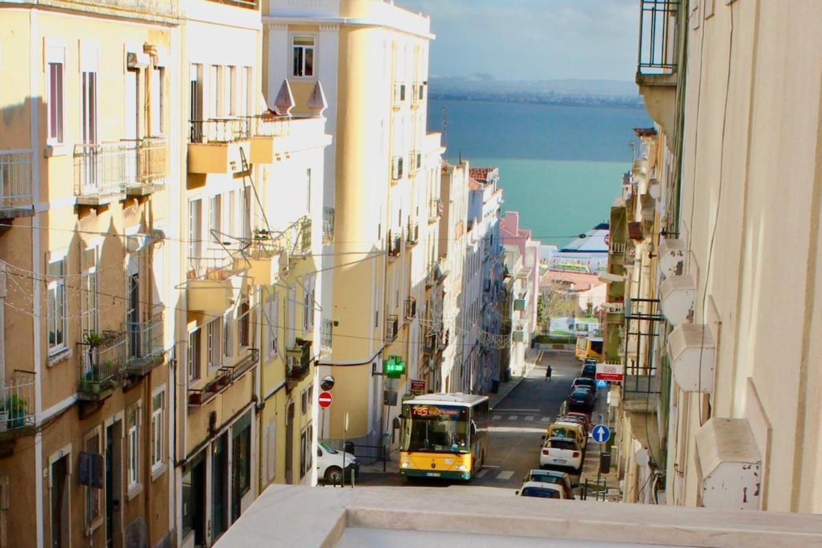 Historic Center River View Balcony * Lissabon